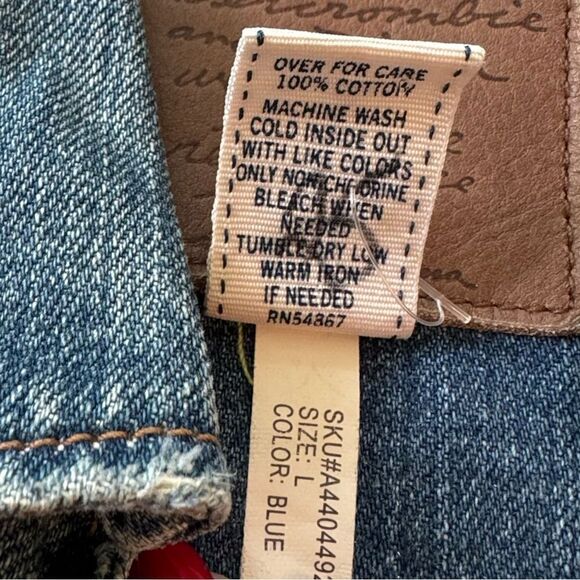 Abercrombie & Fitch Women’s Distressed Classic Button Front Denim Jacket Large - Picture 11 of 15